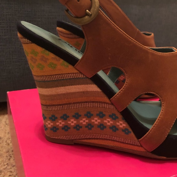 Stacked Heel Wedges Leather and Twill Printed NIB size 9 - Picture 7 of 9